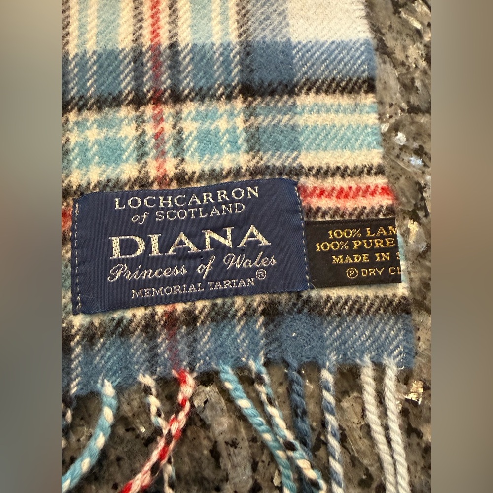 Diana Princess of Wales Tartan Cashmere Scarf 100% Pure Lambs Wool Blue red - Picture 2 of 5